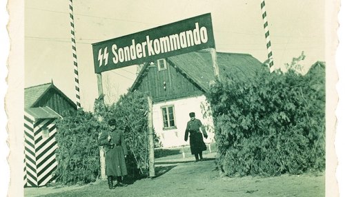  © USHMM (Eingangstor von Sobibor, 1942)